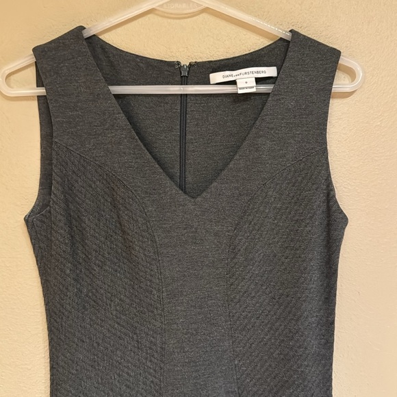 Diane von Furstenberg Grey Knit, Sleeveless, Fit and Flare Dress Size:0 - Picture 2 of 6
